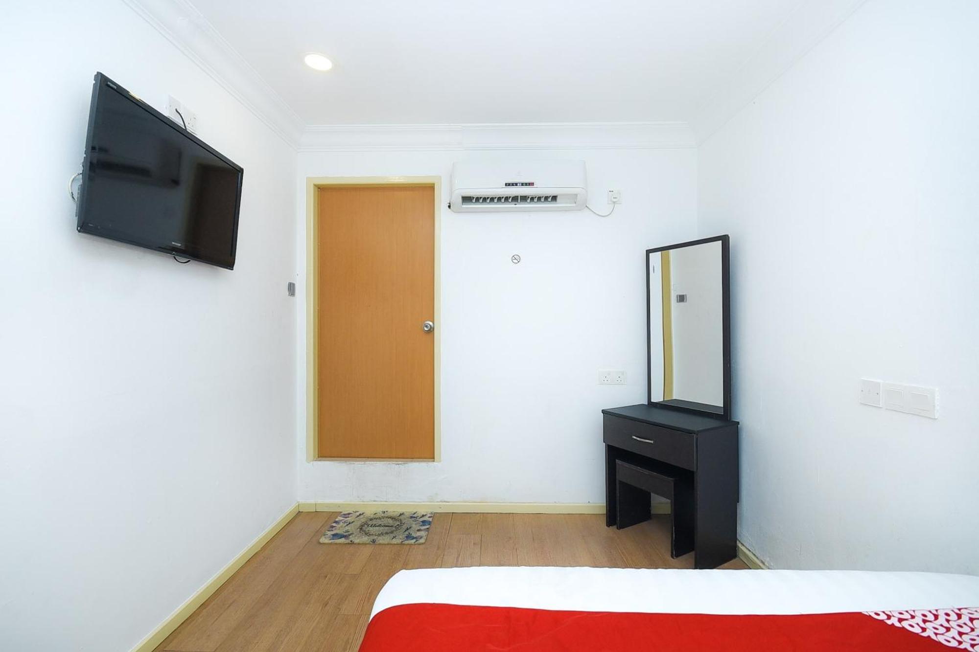 Oyo 90820 River Inn Мири Экстерьер фото